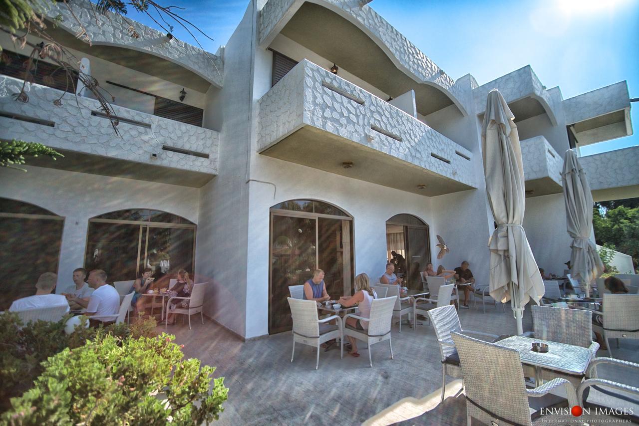 Frosini Hotel Lambi  Buitenkant foto
