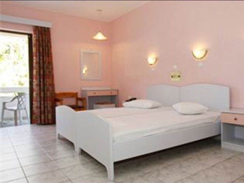 Frosini Hotel Lambi  Buitenkant foto
